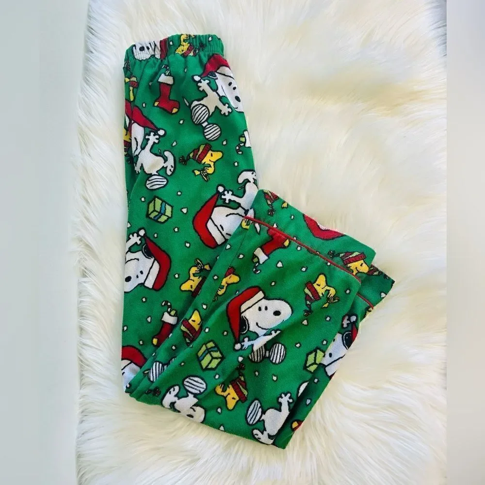 Peanuts snoopy Christmas two piece pajamas!